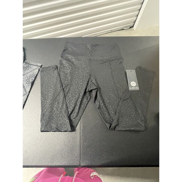 Scorpio Sol 2 Pair of High Waisted Women’s Medium Leggings**2 Pair** NWT - Picture 3 of 14